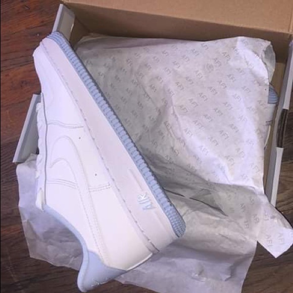 Baby blue n white NIKES size 5 in boys . - Picture 1 of 1